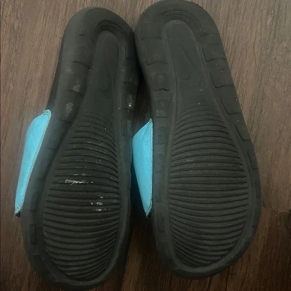Nike women's benassi/victori one slides size 6 aqua blue/black/white - Picture 4 of 4